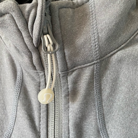 Lululemon define jacket light grey size 6, gently worn - Picture 3 of 5